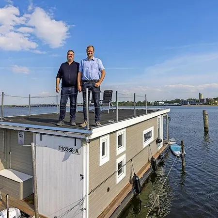 Hausboot Janne Inclusive Kanu Nach Verfuegbarkeit Sup Und Wlan 50 Mbit S Flat Båthotell *