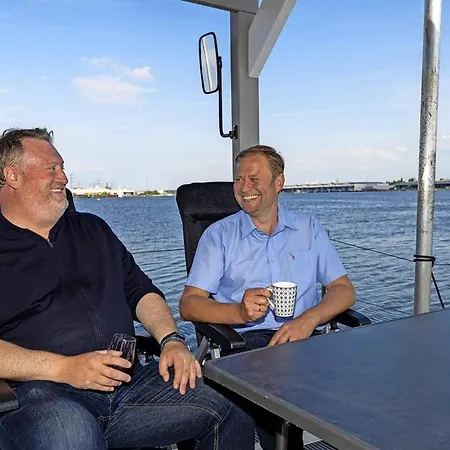 Båthotell Hausboot Janne Inclusive Kanu Nach Verfuegbarkeit Sup Und Wlan 50 Mbit S Flat Lübeck